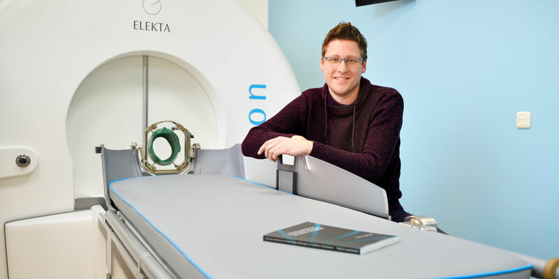 Patrick Langenhuizen bij de Gamma Knife in Tilburg. Foto | Bart van Overbeeke