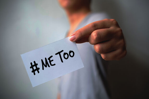 Kamer wil MeToo-lessen tijdens introweken studenten