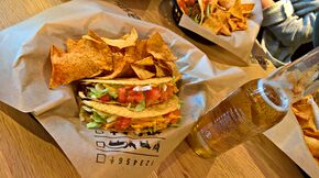 Taco's, nacho's en bier. Foto | Tim Gerth