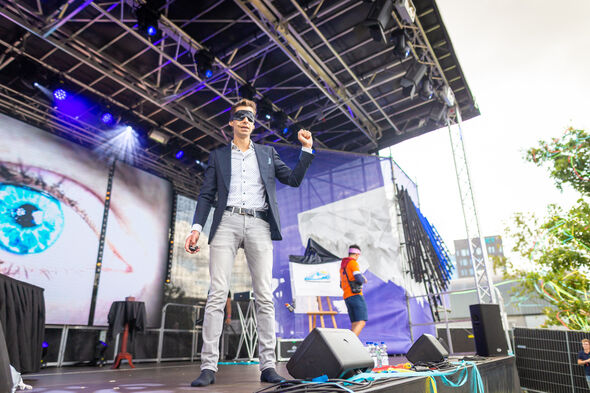 Opening Intro, met mind-illusionist Jochem Nooyen. Foto | Rien Boonstoppel