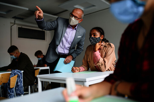 Parliament urges to reopen higher education
