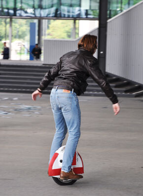 Stunt(el)en op een Airwheel.