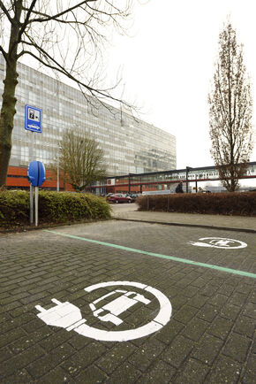 Nieuw laadstation bij het Auditorium. Foto | Bart van Overbeeke Nieuw laadstation bij het Auditorium. Foto | Bart van Overbeeke