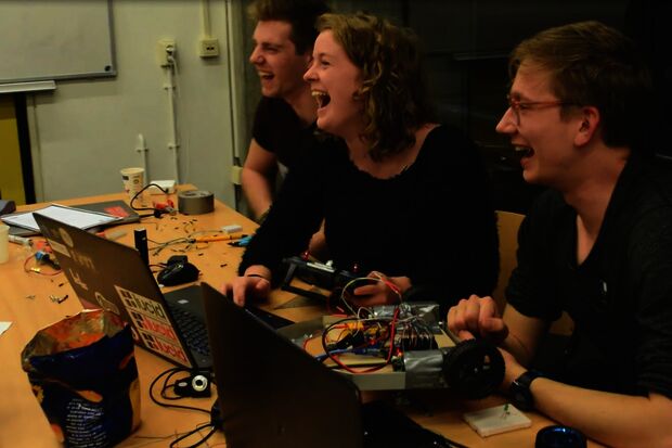 Robots demolish each other in Gemini