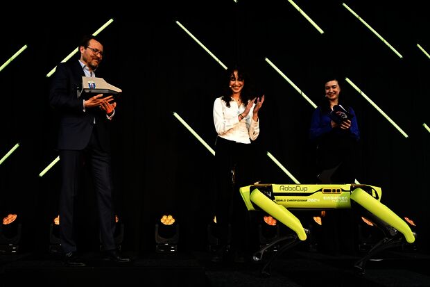 Startup prince Constantijn opens Neuron with a punched card
