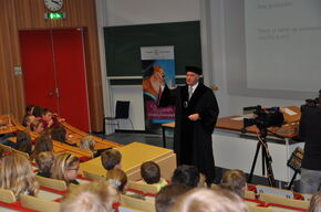 Kindercollege 'De logistiek van Sinterklaas' door prof.dr. Ton de Kok.