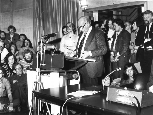 Joop den Uyl, toenmalig premier, houdt een lezing bij SG in 1977. Foto | Informatie Expertise Centrum