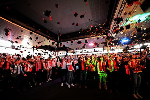 MomenTUm 2024: boegeroep, geen toga’s en awards