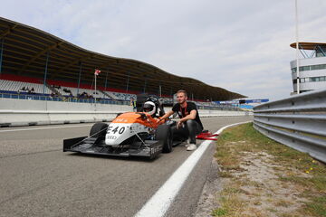 Dennis Teeuwen en Max van Riel (driver) with the URE13. Photo | Tim Gerth