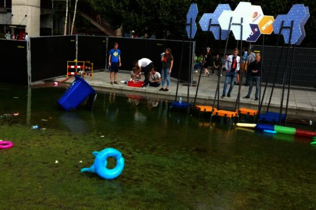 Intro '17 | The swimming pool, the gossip and the truth