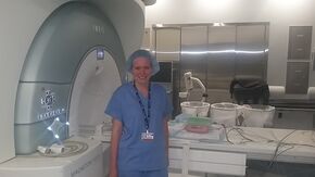 Lisanne with a MRI-scanner