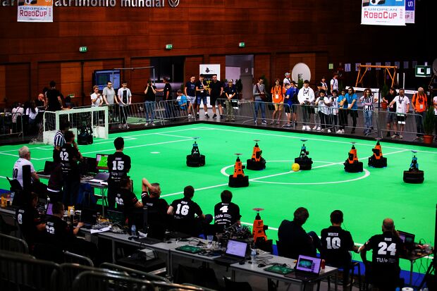 Tech United prepares for World Cup in Bangkok