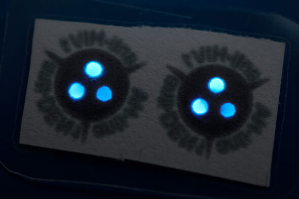 This paper strip (extremely zoomed in) contains two copies of the test. The three glowing dots per test indicate that you can check on three different antibodies within one test. Photo | Bart van Overbeeke