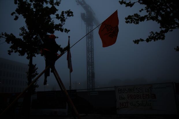Wageningen students block campus construction site