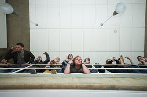 De 'spotters' houden contact met de bestuurders. Foto | Rien Meulman