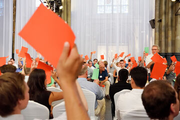 Stemmen bij de discussiebijeenkomst. Foto | Bart van Overbeeke