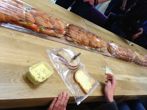 Een enkeling zweert bij zijn eigen brood. Een enkeling zweert bij zijn eigen brood.