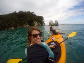 Abel Tasman National Park. Links Bernice d’Anjou, rechts Ariane d’Anjou.