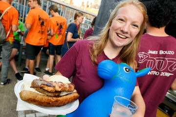 [Translate to English:] Bordje vlees. Foto | Bart van Overbeeke