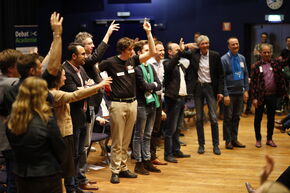 Dertien politici bij het debat. Foto | Govert van Loon