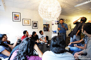 Indians in the Common Room. Foto | Bart van Overbeeke