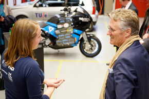 Jorritsma met Maartje Verhoek van STORM. Foto | Bart van Overbeeke