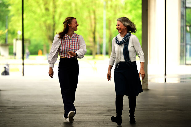 “Women at the top often feel distant”