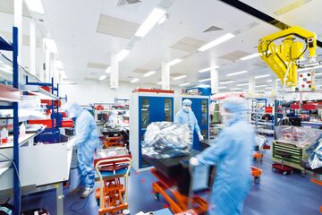 ASML is wereldwijd toonaangevend in de productie van machines in de halfgeleiderindustrie.