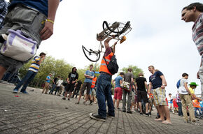 Fietsframefrommelen bij Werktuigbouwkunde Foto | Bart van Overbeeke