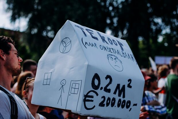 Housing protest: from deprived neighborhood to city center
