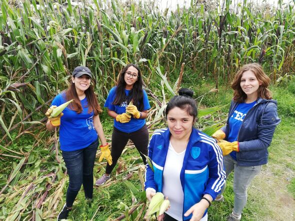 Participating in a volunteering project in a small village in the mountains (Lisa right). Photo | private archives Lisa van Lierop