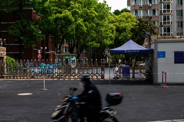 Students upset by strict lockdown in Shanghai