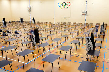 De opbouw in het sportcentrum Foto | Bart van Overbeeke