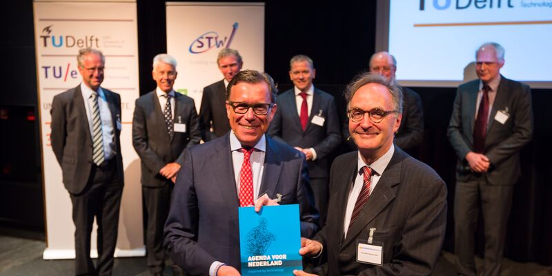 De Delftse collegevoorzitter Dirk Jan van den Berg, momenteel ook voorzitter van de 3TU.Federatie, en Alexander Rinnooy Kan (rechts).