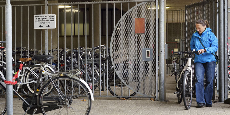 Fietsenstalling onder Gemini, aan de MetaForumkant. Foto | Bart van Overbeeke