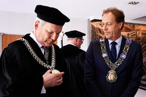 Rector Hans van Duijn en burgemeester Rob van Gijzel. Foto | Bart van Overbeeke