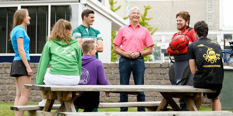 Wim Koch met het ESSF-bestuur. Foto | Bart van Overbeeke