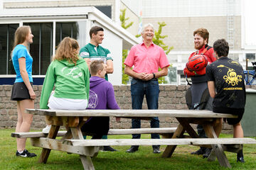 Wim Koch met het ESSF-bestuur. Foto | Bart van Overbeeke