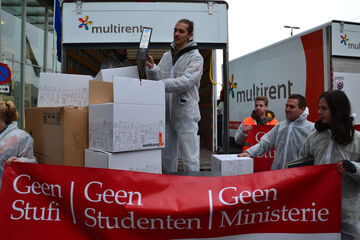 ‘Geen studiefinanciering, geen studenten, geen ministerie.’ Met dat motto protesteerden studenten half november bij het ministerie van Onderwijs in Den Haag.