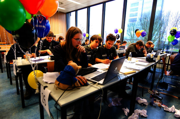 NWERC: programming, pub quizzes and balloons
