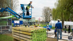 Voorbereidingen voor de bierkrattenbrug. Voorbereidingen voor de bierkrattenbrug.