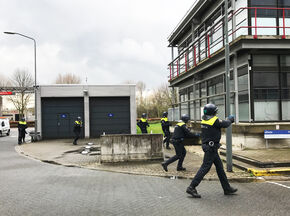 Mobiele eenheid arriveert bij Athene. Mobiele eenheid arriveert bij Athene.