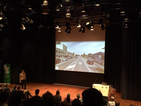 Hannes Coudenys toont de steenweg waar het begon in zijn presentatie. Foto | Bridget Alcione Spoor