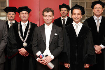 Alexander van Reenen en de promotiecommissie. Foto | PhotOdette.
