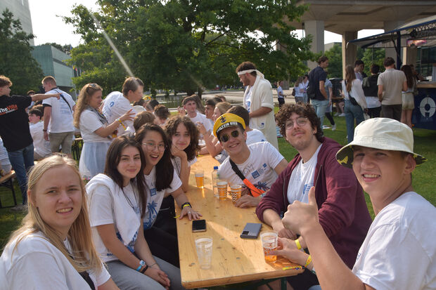 Industria still looking for Intro mentors, deadline is near