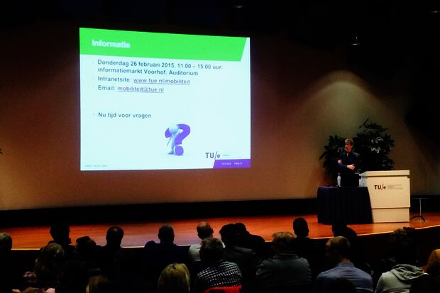 Paid parking draws capacity crowd to Blauwe Zaal