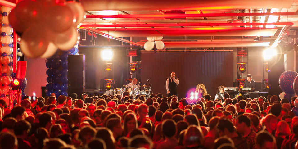 Feesten met de band Beat-It! Foto | Bart van Eijden