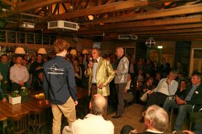 Huidig president Philip Arends wordt geinterviewd.
