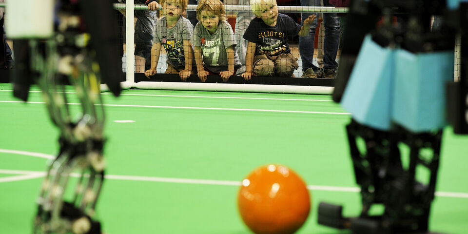 Een van de deelnemers aan de Humanoid League. Foto l Bart van Overbeeke