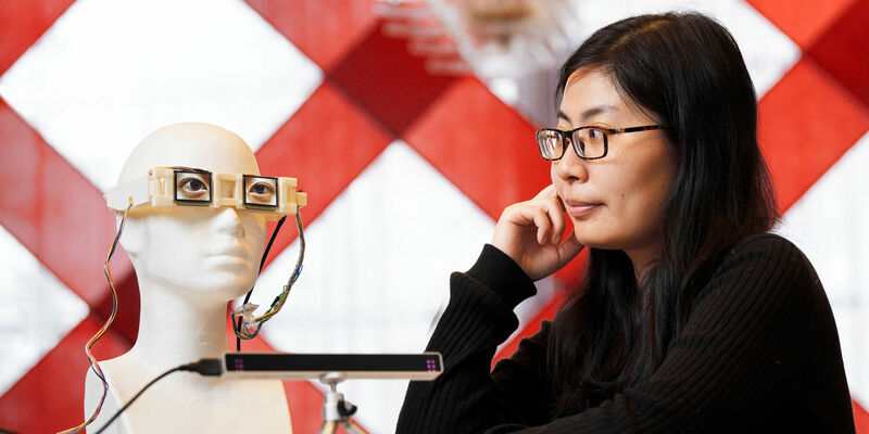 Het prototype van de E-gaze glasses van onderzoekster Shi Qiu. Foto | Bart van Overbeeke